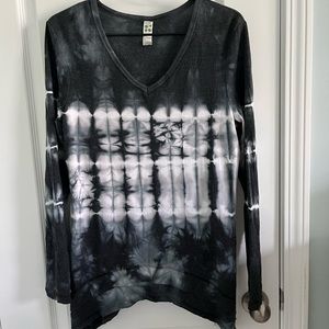 Cute tie-dye long sleeve shirt